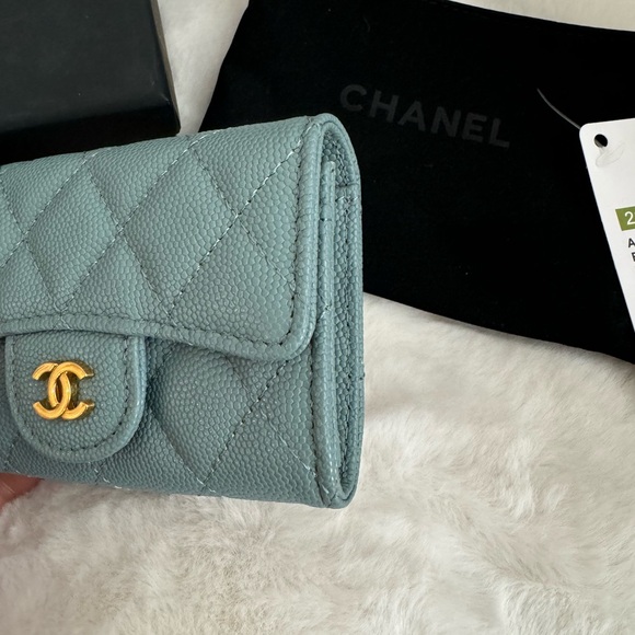 Brand New Blue Cardholder Wallet - Received as Gift ❌ Not the Brand Likely! - Picture 4 of 8